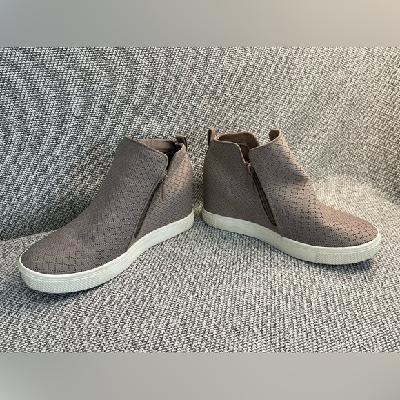 Torrid Beige Wedges with Stylish Comfort - Picture 6 of 16